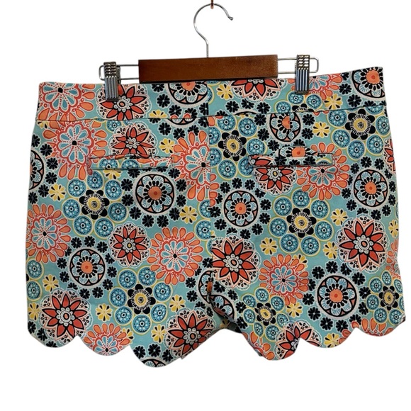 Crown & Ivy Printed Shorts - Picture 2 of 4